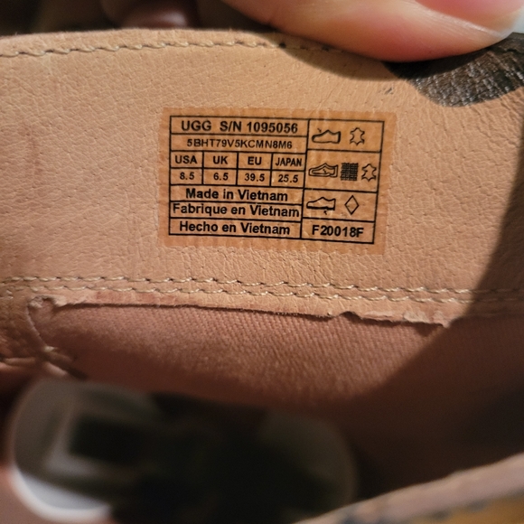 Ugg Bandara Knee High Leather Boots in Black Ugg sn 1095056. #483 - Picture 12 of 14